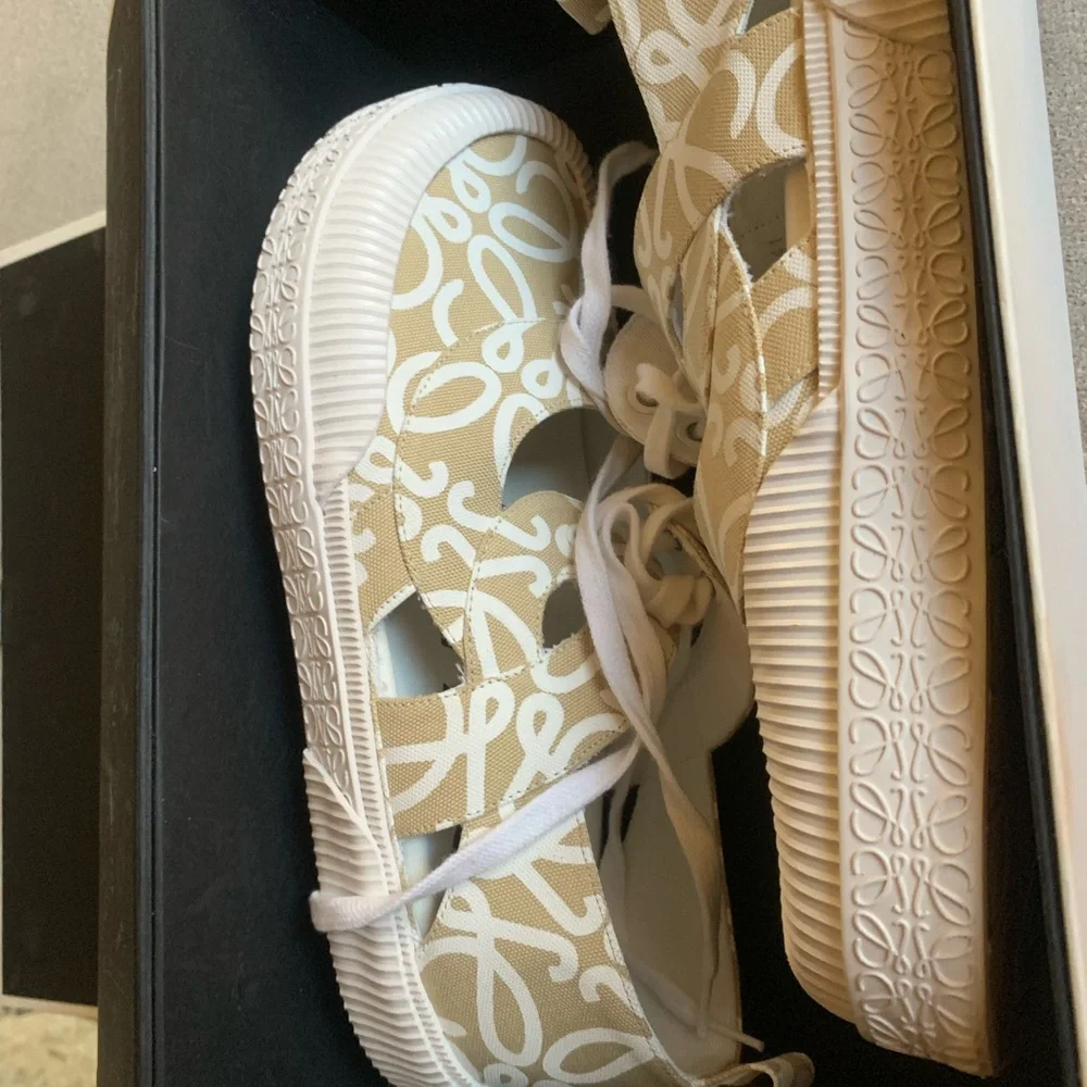 NWT size 41  monogram canvas Loewe Beige and White Sneakers - Picture 6 of 8